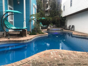 4 BR - Sleeps 8! Best location next to Bourbon Street!